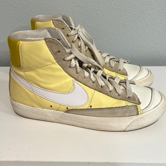 nike blazer mid 77 bicycle yellow womens mens '77 Blazer, Vivid Sulfur/Sail-white, 9.5, Vivid Sulfur/Sail-white, 9.5 Clothing, Shoes & Accessories The Nike Blazer Mid gives you a timeless design that’s easy to wear Nike Blazer Mid ‘77, Bicycle
